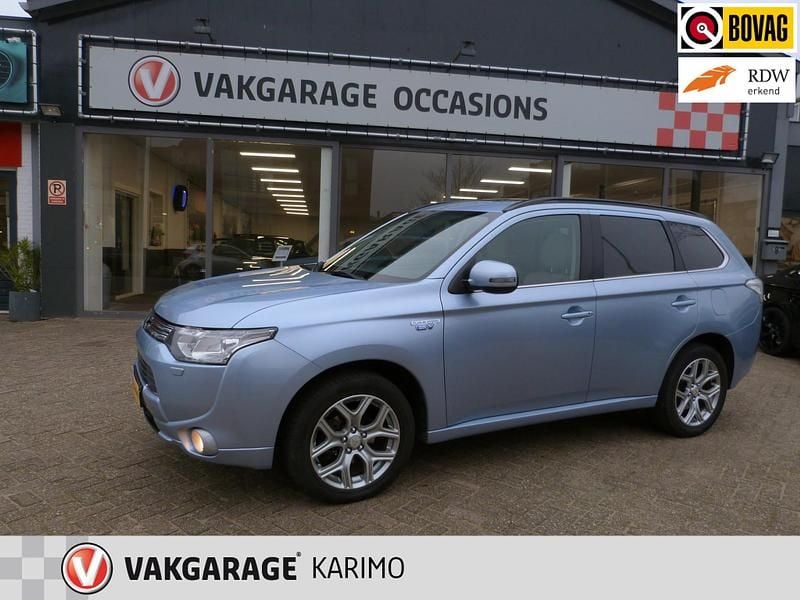 Blauw Gebruikt 2014 Mitsubishi Outlander P-HEV Instyle SUV | € 9.950 (Goede deal) - Afbeelding 1/4
