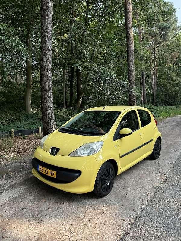 Geel Gebruikt 2007 Peugeot 107 Hatchback | € 1.000 (Goede deal) - Afbeelding 1/4