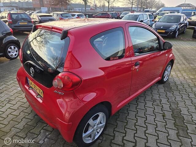 Occasion Toyota Aygo 68 PK (50 kW) 2007 Rood Hatchback