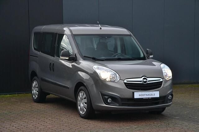 Bruin (metallic) Occasion 2017 Opel Combo Edition+ Van | € 11.650 (Duur) - Afbeelding 1/4