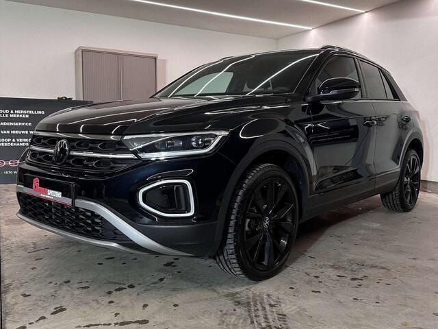 Zwart Nieuw 2024 VW T-Roc Style SUV | € 34.950 (Super prijs) - Afbeelding 1/4