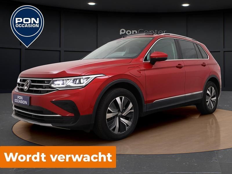 Rood Gebruikt 2022 VW Tiguan Elegance SUV | € 34.750 (Eerlijke prijs) - Afbeelding 1/3