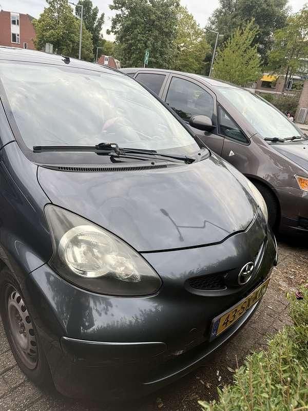 Occasion Toyota Aygo 68 PK (50 kW) 2006 Grijs Hatchback