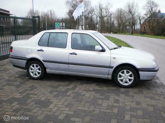 Occasion VW Vento 90 PK (66 kW) 1997 Grijs Sedan