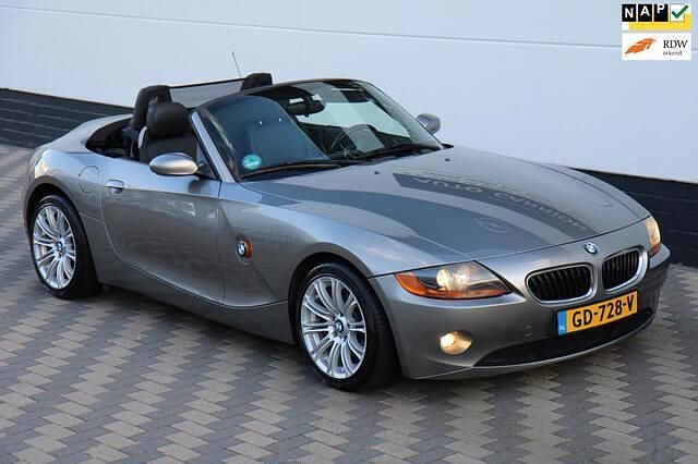 Grijs Gebruikt 2004 BMW Z4 Sport Line Cabriolet | € 9.995 (Eerlijke prijs) - Afbeelding 1/4
