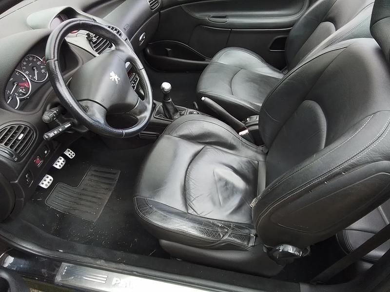 Occasion Peugeot 206 136 PK (100 kW) 2004 Zwart Cabriolet