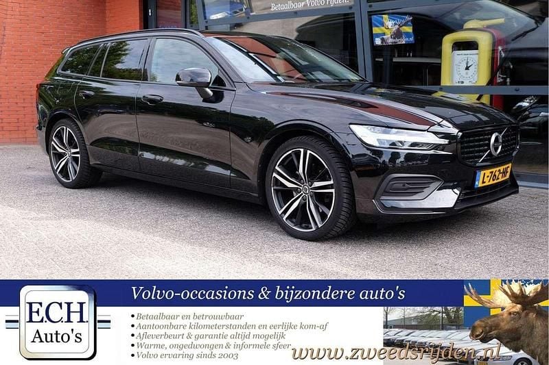 Zwart Gebruikt 2021 Volvo V60 Momentum Stationwagen | € 24.950 (Super prijs) - Afbeelding 1/4
