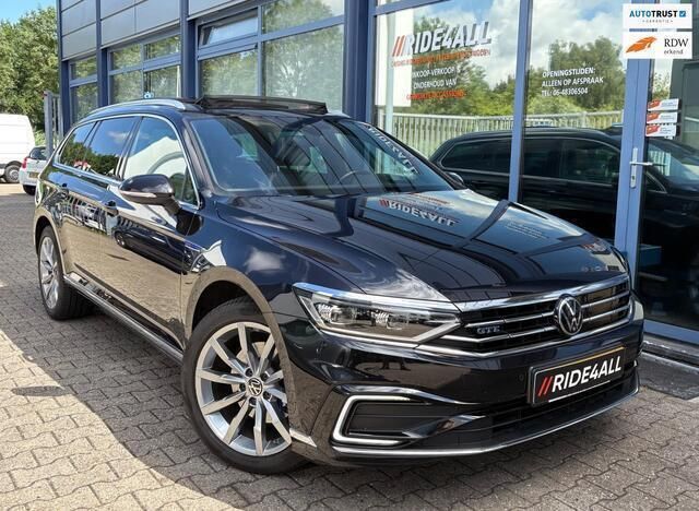 Zwart Gebruikt 2020 VW Passat GTE Stationwagen | € 24.949 (Duur) - Afbeelding 1/4