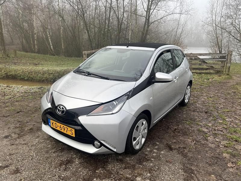 Occasion Toyota Aygo X-wave 69 PK (50 kW) 2016 Grijs Hatchback