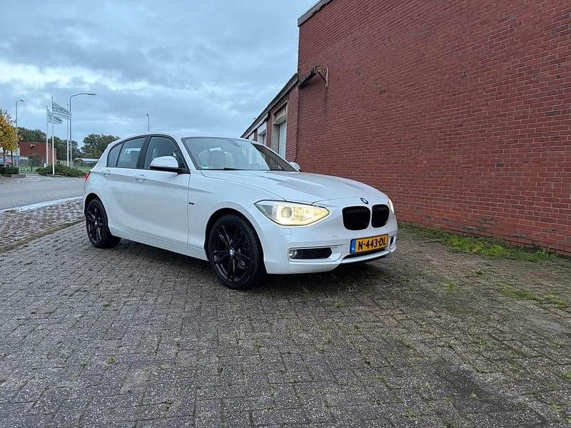 Wit Gebruikt 2014 BMW 120 Hatchback | € 12.250 (Eerlijke prijs) - Afbeelding 1/4
