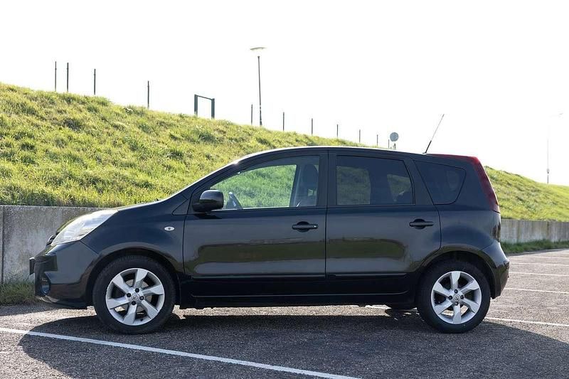 Zwart Gebruikt 2009 Nissan Note Acenta MPV | € 3.200 (Super prijs) - Afbeelding 1/4