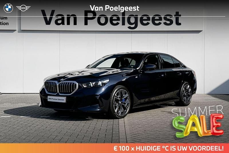 M carbonschwarz Gebruikt 2024 BMW 540 Shadowline Sedan | € 84.900 - Afbeelding 1/4