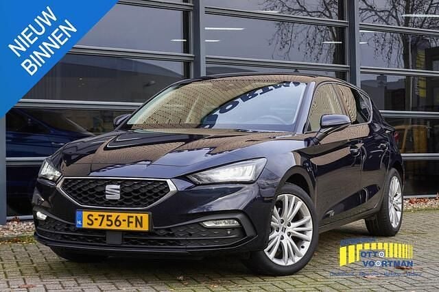 Blauw Gebruikt 2023 Seat Leon Business Hatchback | € 21.799 (Eerlijke prijs) - Afbeelding 1/4