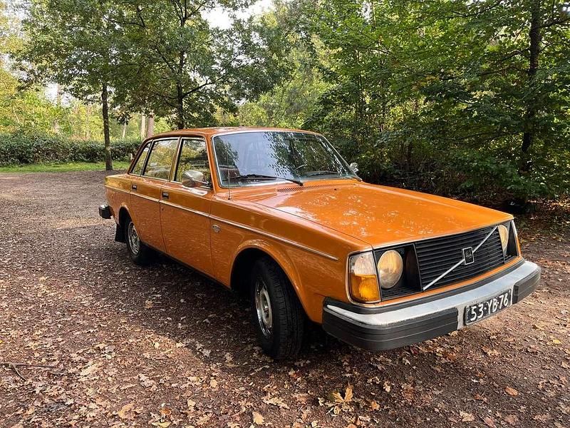 Oranje Gebruikt 1976 Volvo 244 Sedan | € 8.500 - Afbeelding 1/4