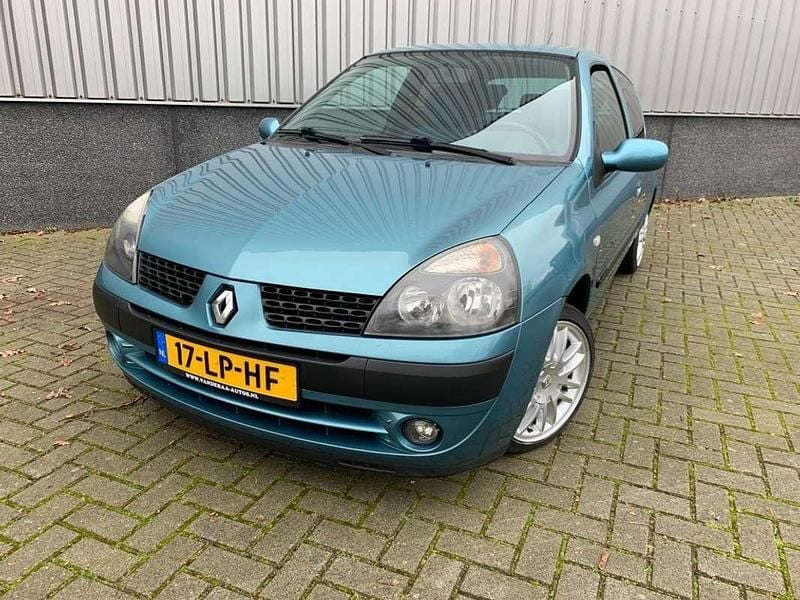 Blauw, metallic lak Gebruikt 2003 Renault Clio II Hatchback | € 1.999 - Afbeelding 1/4