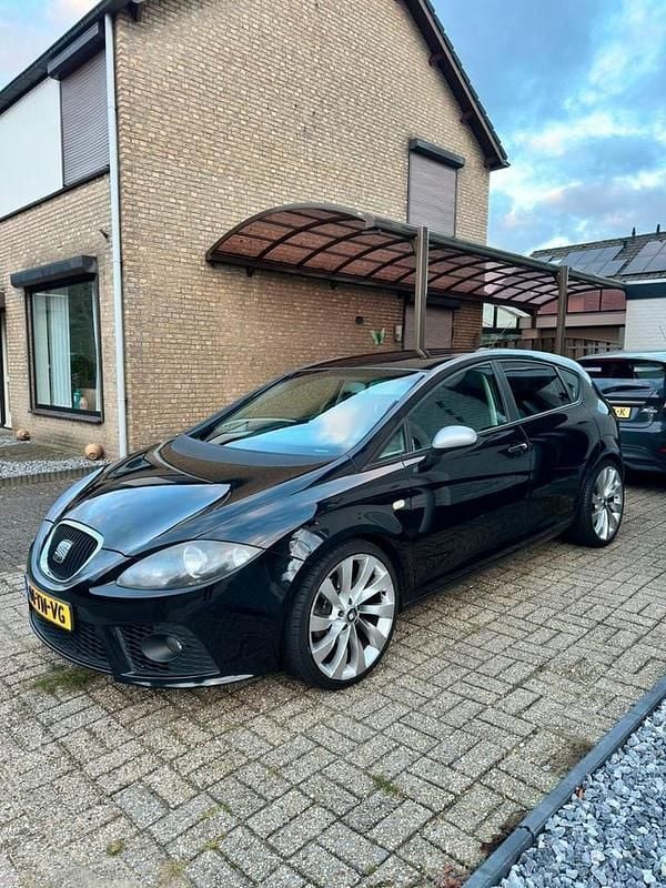 Zwart Gebruikt 2006 Seat Leon FR MPV | € 2.999 (Eerlijke prijs) - Afbeelding 1/4