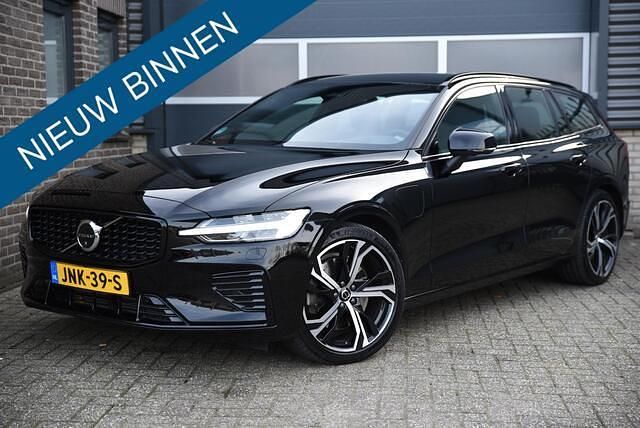 Zwart Occasion 2022 Volvo V60 Plus Stationwagen | € 37.990 (Super prijs) - Afbeelding 1/4