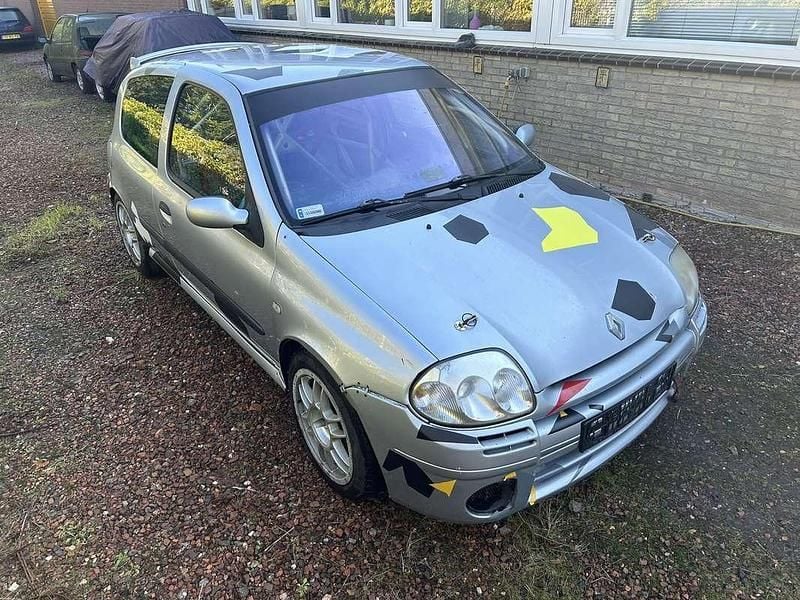 Zilver Occasion 2001 Renault Clio II R.S. Hatchback | € 4.250 (Goede deal) - Afbeelding 1/4