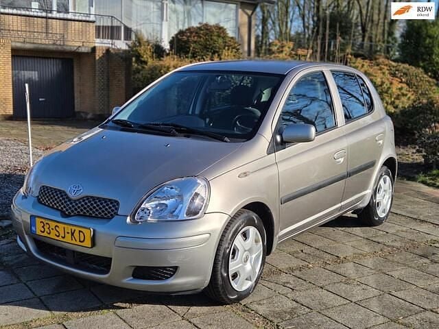 Grijs Occasion 2006 Toyota Yaris Sol Hatchback | € 3.850 (Goede deal) - Afbeelding 1/4