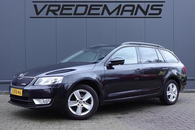 Zwart Gebruikt 2014 Skoda Octavia GreenLine Stationwagen | € 6.450 (Eerlijke prijs) - Afbeelding 1/4