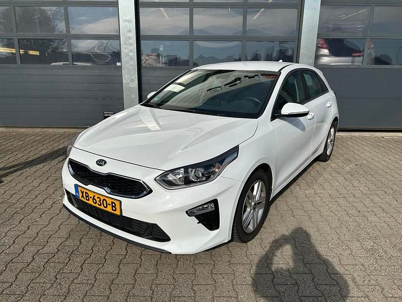 Wit Gebruikt 2018 Kia Ceed Hatchback | € 14.830 (Eerlijke prijs) - Afbeelding 1/4