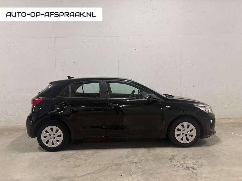 Zwart Gebruikt 2019 Kia Rio Hatchback | € 9.999 (Super prijs) - Afbeelding 1/4