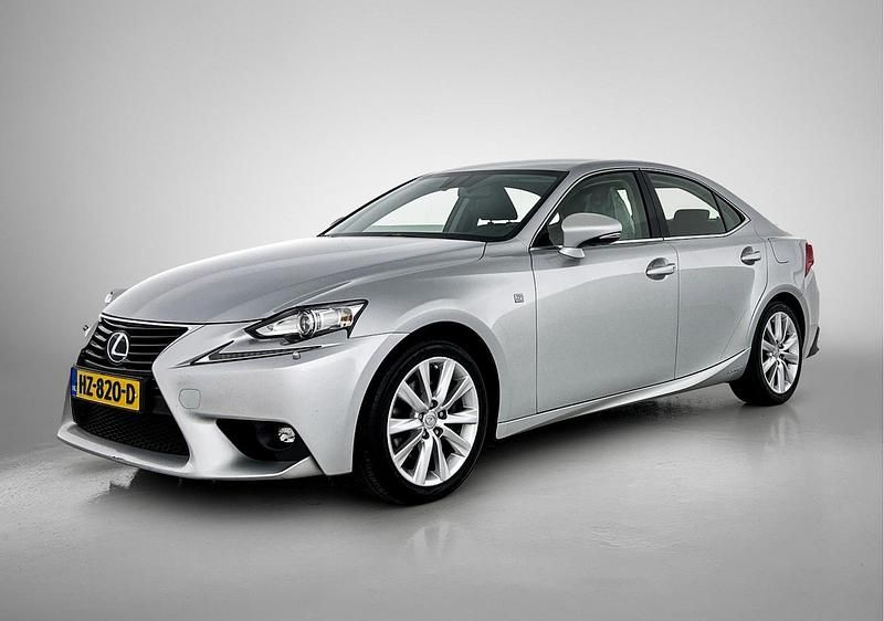 Grijs Gebruikt 2016 Lexus IS300h Sedan | € 18.950 (Eerlijke prijs) - Afbeelding 1/4