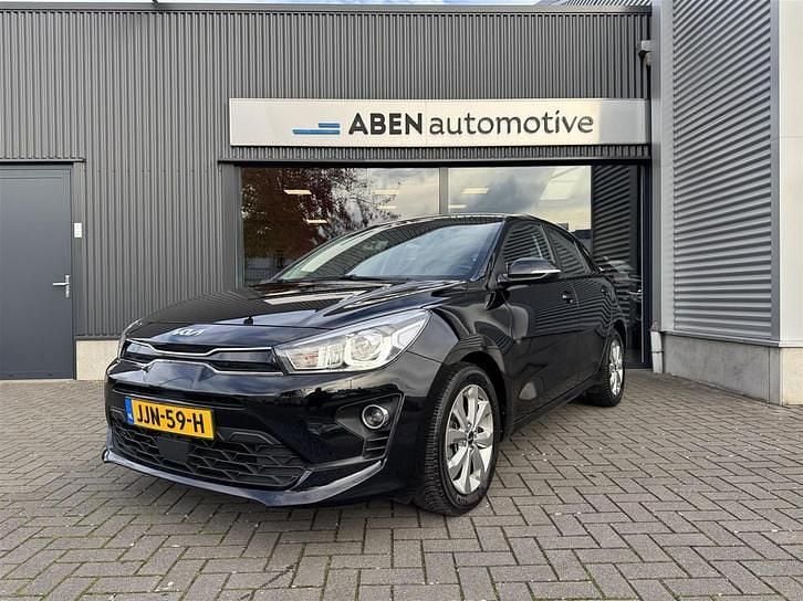 Zwart Gebruikt 2022 Kia Rio Plus Hatchback | € 16.945 (Eerlijke prijs) - Afbeelding 1/4