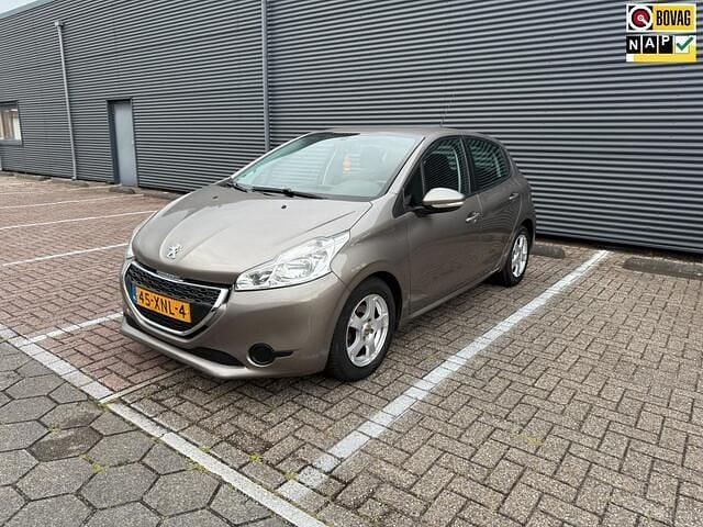 Grijs Gebruikt 2012 Peugeot 208 Active Hatchback | € 4.999 (Eerlijke prijs) - Afbeelding 1/4