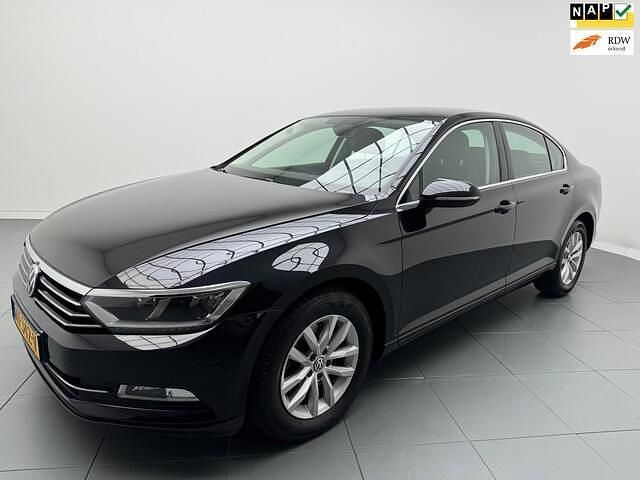 Zwart Gebruikt 2017 VW Passat Highline Sedan | € 14.750 (Goede deal) - Afbeelding 1/4