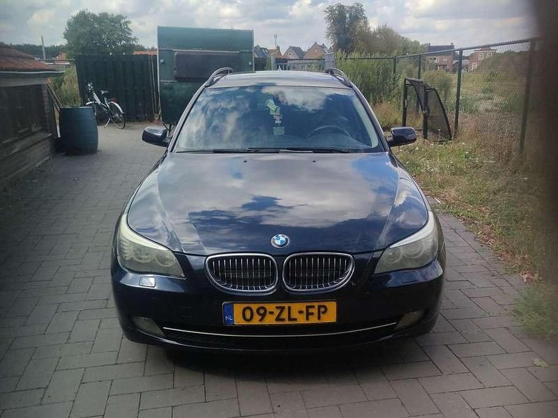 Blauw Occasion 2008 BMW 525 Executive Stationwagen | € 3.950 (Duur) - Afbeelding 1/4
