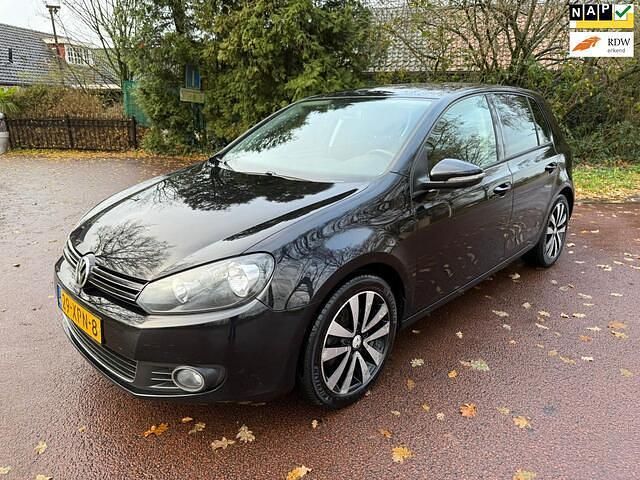 Zwart Gebruikt 2012 VW Golf VII Highline Hatchback | € 4.495 (Eerlijke prijs) - Afbeelding 1/4