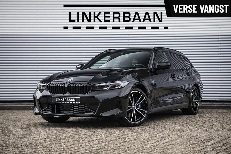Zwart Gebruikt 2023 BMW 330e M Sport Stationwagen | € 41.945 (Goede deal) - Afbeelding 1/3