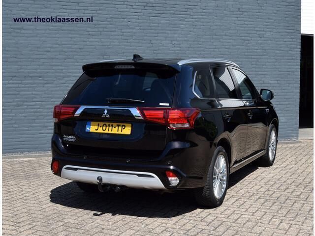 Zwart, metallic lak Gebruikt 2020 Mitsubishi Outlander Intense+ SUV | € 27.750 (Duur) - Afbeelding 1/2