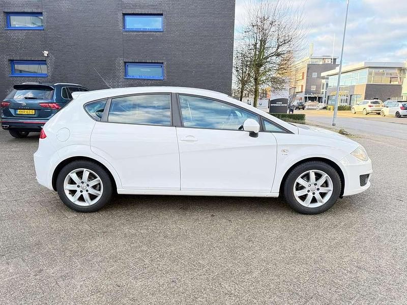 Occasion Seat Leon 105 PK (77 kW) 2010 Wit MPV