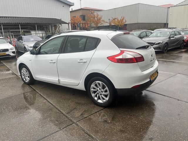 Occasion Renault Mégane III LIMITED 116 PK (85 kW) 2014 Wit Hatchback