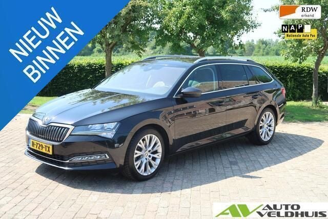 Zwart Gebruikt 2020 Skoda Superb Business Line Stationwagen | € 23.450 (Eerlijke prijs) - Afbeelding 1/4