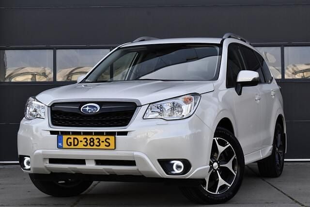 Wit Gebruikt 2015 Subaru Forester SUV | € 23.450 (Eerlijke prijs) - Afbeelding 1/4