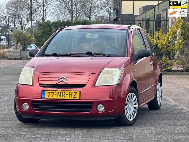 Rood Occasion 2004 Citroën C2 Hatchback | € 1.350 (Eerlijke prijs) - Afbeelding 1/4
