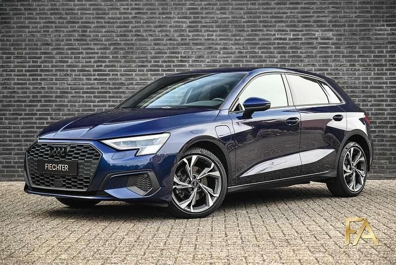 Blauw Gebruikt 2022 Audi A3 Sportback e-tron S-Line Hatchback | € 29.995 (Super prijs) - Afbeelding 1/4