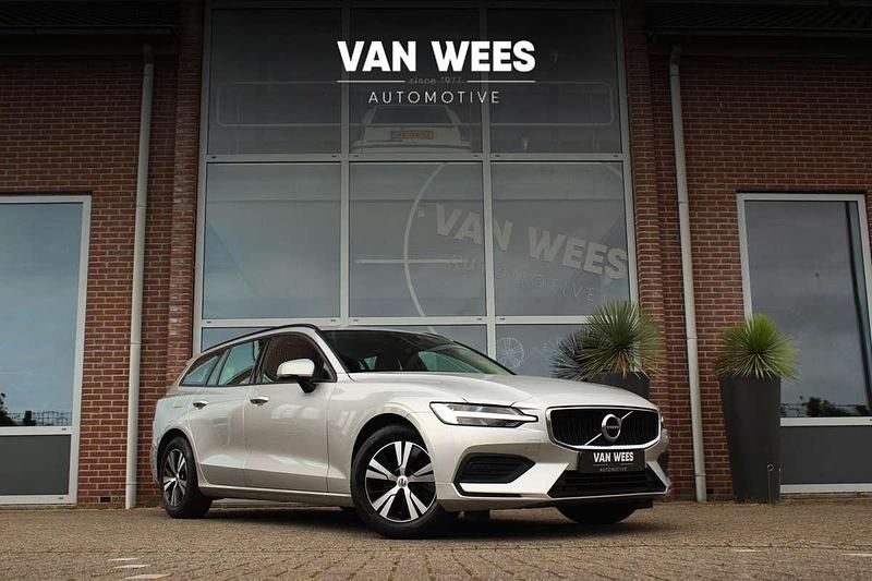 Grijs Gebruikt 2020 Volvo V60 Momentum Stationwagen | € 21.450 (Eerlijke prijs) - Afbeelding 1/3