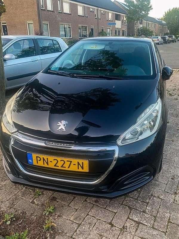 Zwart Gebruikt 2015 Peugeot 208 Active Hatchback | € 4.999 (Super prijs) - Afbeelding 1/4