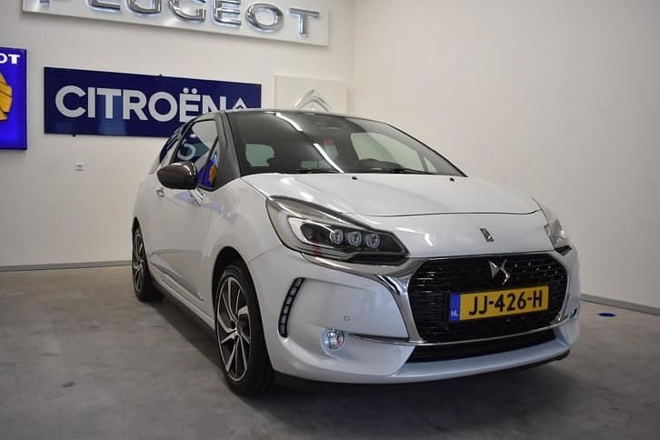 Wit (metallic) Occasion 2016 DS Automobiles DS3 Sport Chic Hatchback | € 9.750 (Eerlijke prijs) - Afbeelding 1/4