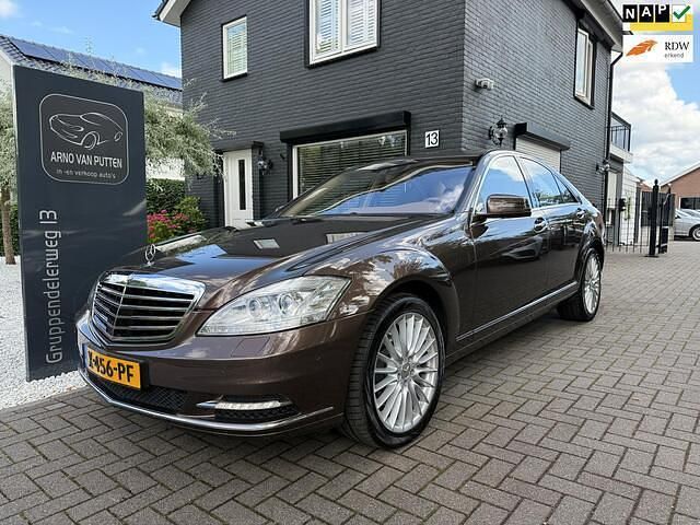 Bruin Gebruikt 2009 Mercedes S500 Sedan | € 28.400 - Afbeelding 1/4