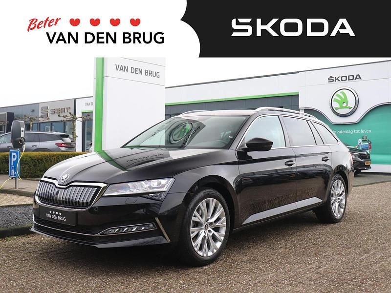 Zwart Gebruikt 2022 Skoda Superb Business Line Hatchback | € 31.195 (Eerlijke prijs) - Afbeelding 1/4