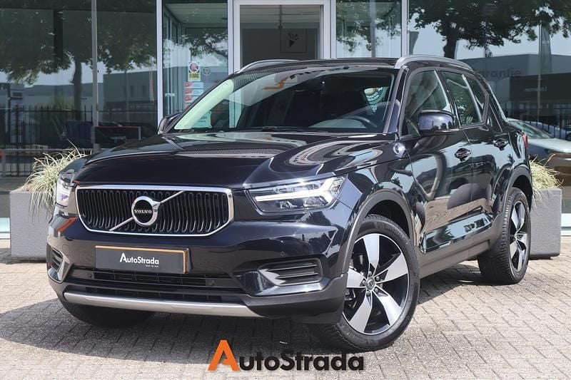 Zwart Gebruikt 2021 Volvo XC40 Momentum SUV | € 25.900 (Super prijs) - Afbeelding 1/4