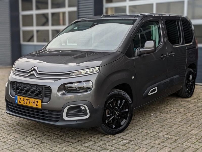 Grijs Gebruikt 2020 Citroën Berlingo PureTech MPV | € 25.450 - Afbeelding 1/4