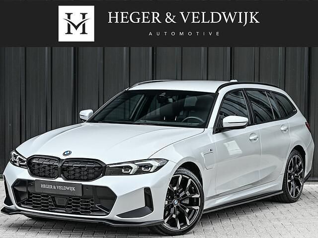 Wit Gebruikt 2024 BMW 330 Shadowline Stationwagen | € 53.700 (Duur) - Afbeelding 1/4