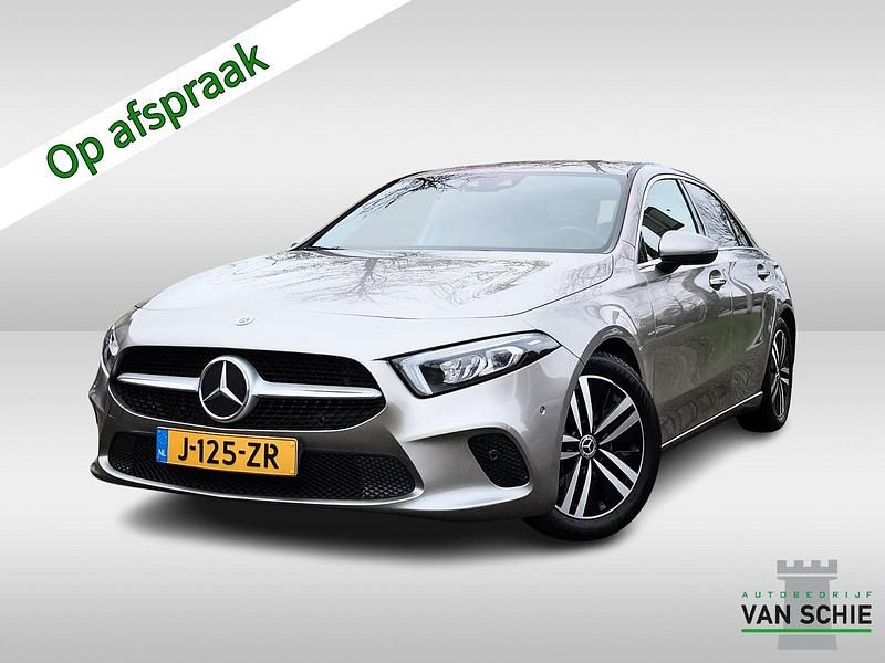 Grijs (metallic) Occasion 2020 Mercedes A200 Business Sedan | € 24.700 (Eerlijke prijs) - Afbeelding 1/4