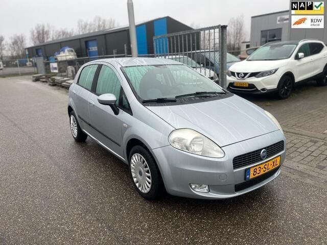 Grijs Gebruikt 2006 Fiat Grande Punto Dynamic Hatchback | € 1.999 (Eerlijke prijs) - Afbeelding 1/4